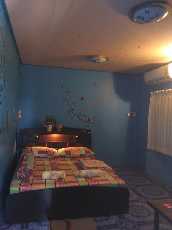 Patchaya Guesthouse Амфава Екстериор снимка