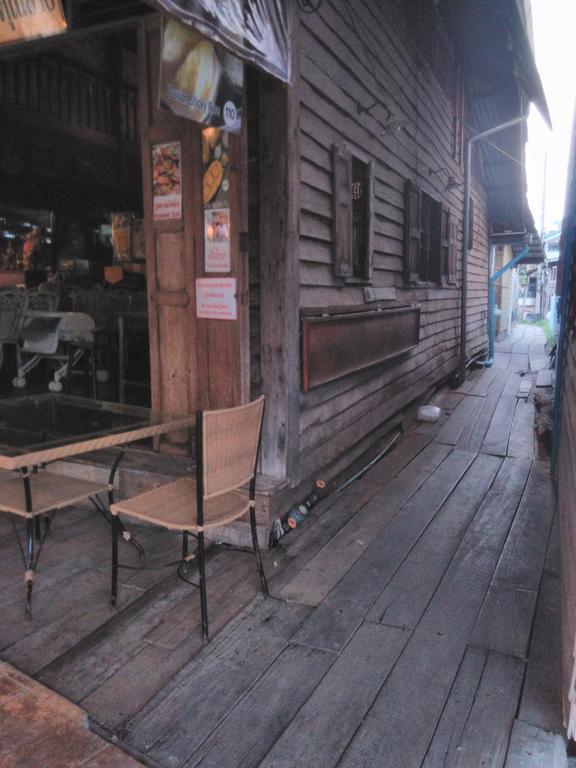 Patchaya Guesthouse Амфава Екстериор снимка